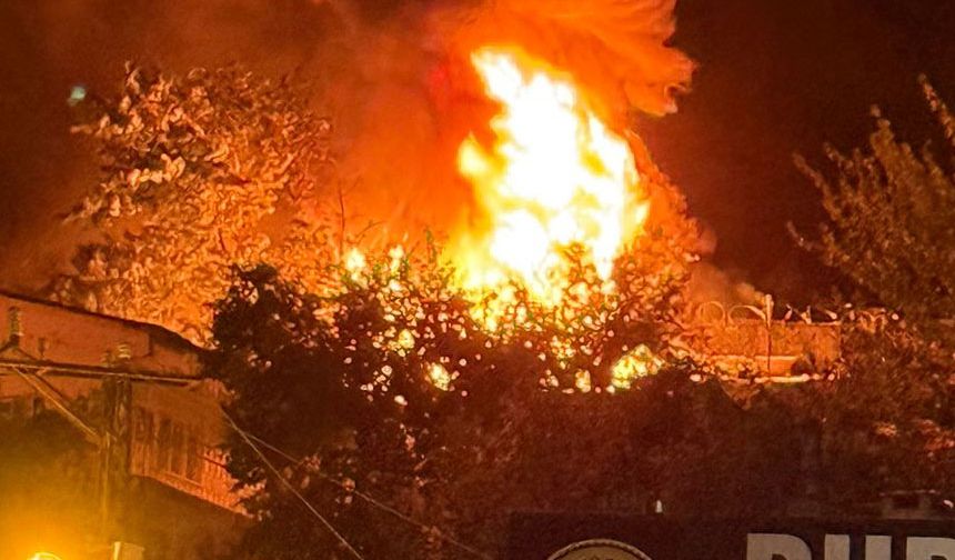 Hakkari'de depoda çıkan yangın korkuttu