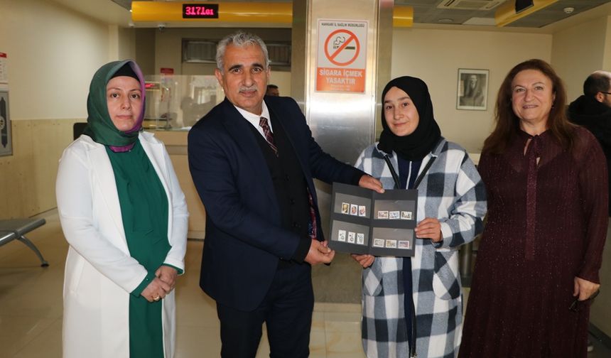 Hakkari’de PTT’den 185. müşteriye pul kataloğu