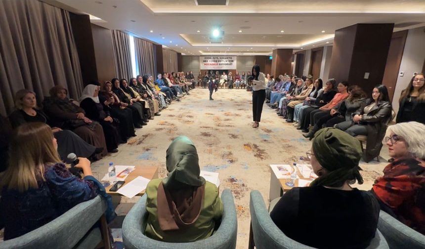 Hakkari'de kadınlar barışı konuştu