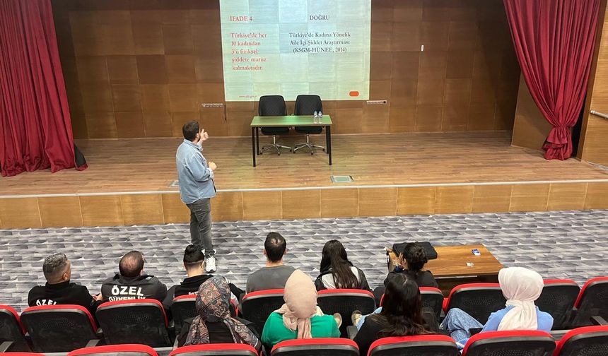 Hakkari'de kadına yönelik şiddetle mücadele eğitimi