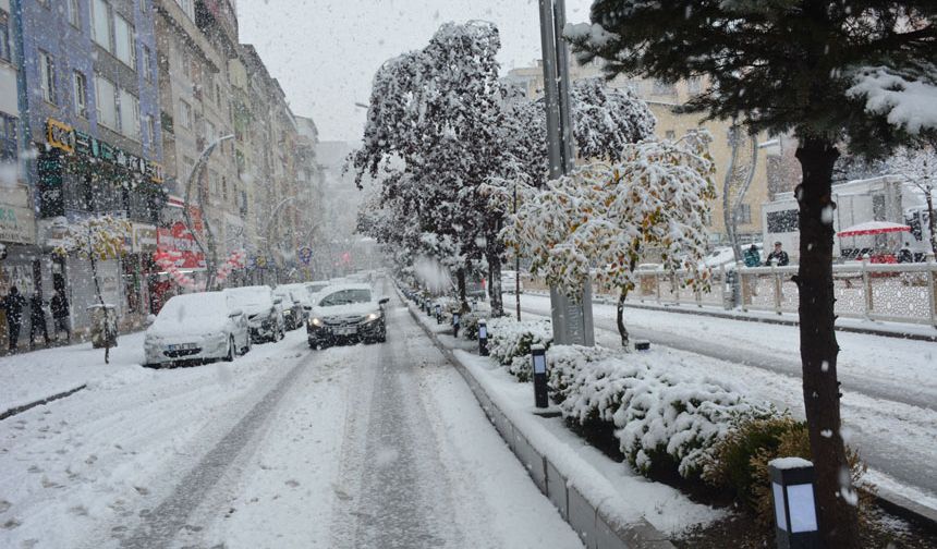 Hakkari ve çevresi için kuvvetli kar yağışı uyarısı