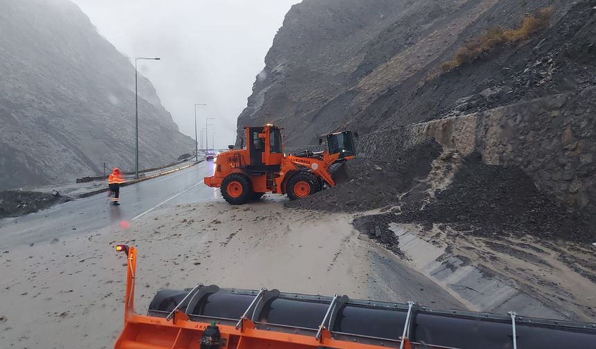 Sere Solan’da yağış alarmı; kayalar yola düştü