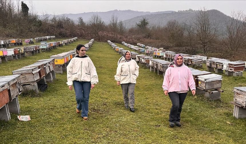 Annenin arıcılık tutkusu iki kızına da geçti