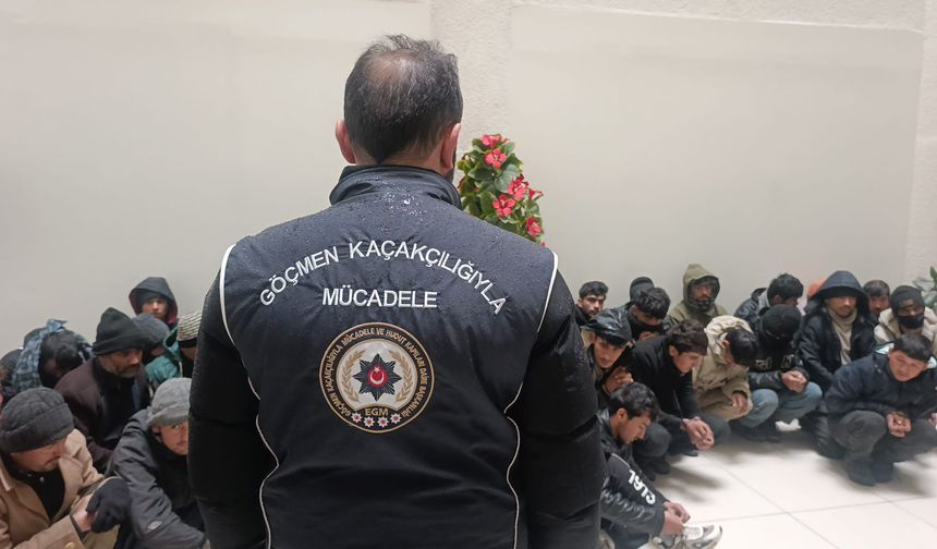 TIR’ın dorsesinden 42 kaçak göçmen çıktı; 2 gözaltı