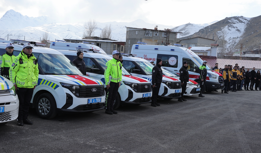 Hakkari’ye tahsis edilen araçlar törenle teslim edildi