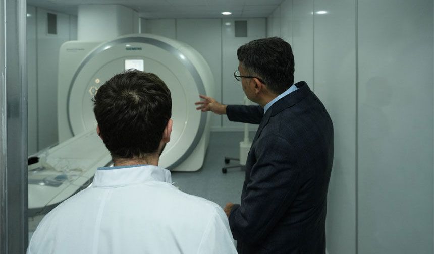 Vali Çelik, faaliyete geçen MR cihazını inceledi