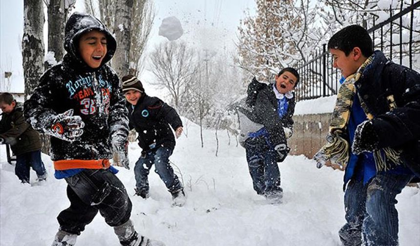 Hakkari'de taşımalı eğitime kar engeli