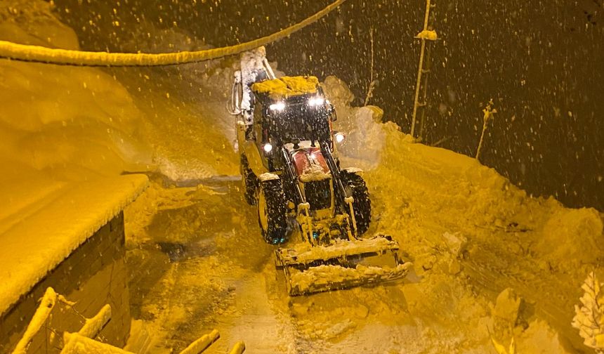 Hakkari Belediyesi akşam mesaisinde