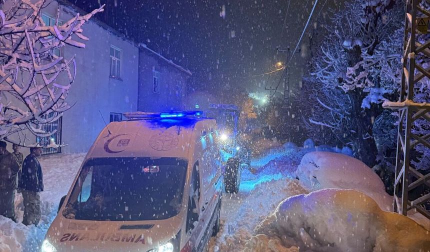 Kar engeline rağmen hasta hastaneye ulaştırıldı