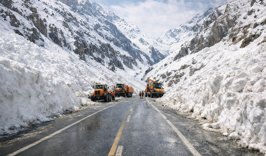 Hakkari–Van yolunda ulaşım yeniden sağlandı