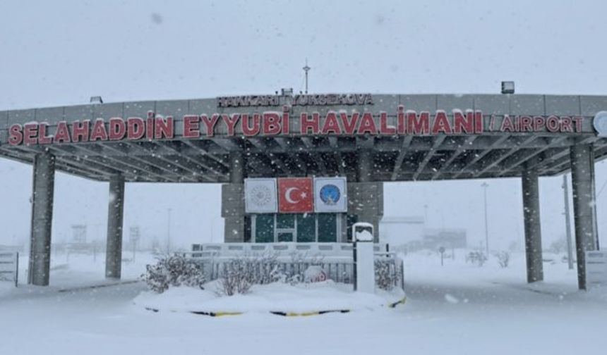 Yüksekova’da uçak seferi iptal edildi