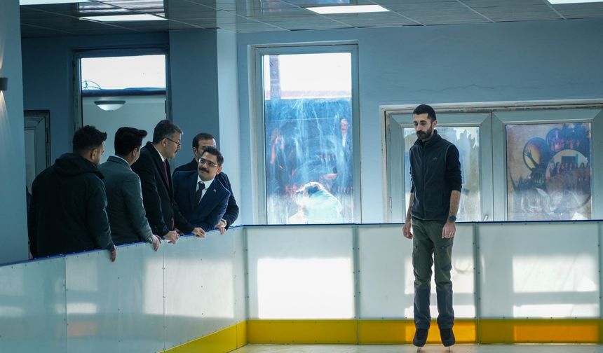 Hakkari’de bir ilk: Sentetik buz pisti hizmete açıldı