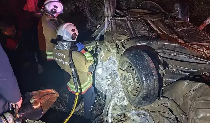 Otomobiller çarpıştı: 2 ölü, 3 yaralı