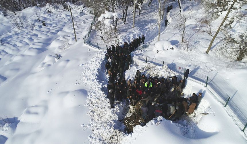 Çığ faciasında hayatını kaybeden kadın defnedildi