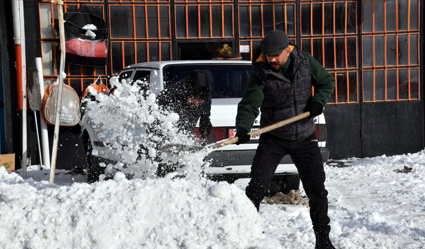 Erciş’te sanayi 3 gün sonra açıldı