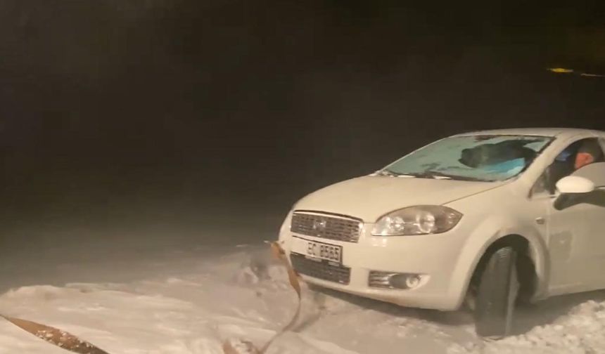 Karda kalan sürücüye İl Özel İdaresi müdahalesi