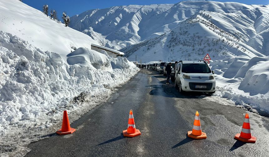 Şırnak-Hakkari kara yolu çığ riskiyle kapatıldı