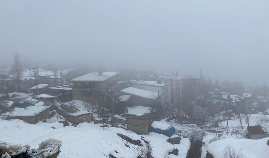 Hakkari’de yağış ve sis etkili oluyor