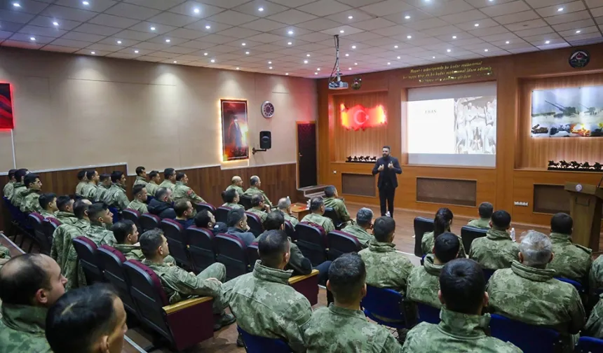 Hakkari’de Türkiye ve İran İlişkileri Konferansı düzenlendi