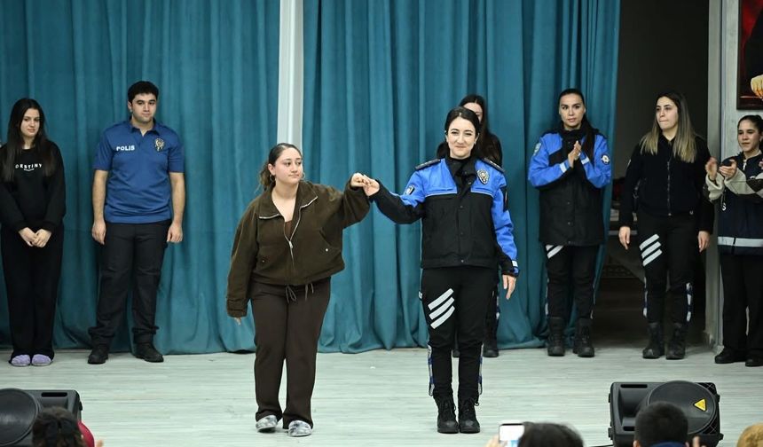 Hakkari Emniyet Müdürlüğü  farkındalık etkinliği düzenledi