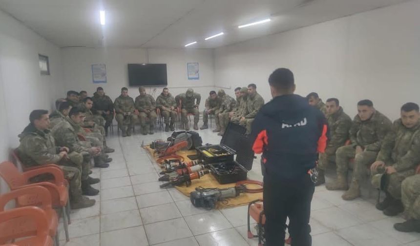 Hakkari’de askeri personele afet seferberliği eğitimi