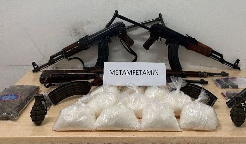 Hakkari'de şok baskın: Evden cephanelik çıktı