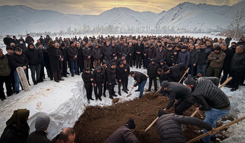 Vali Çelik, Kübra Onat’ın cenaze törenine katıldı