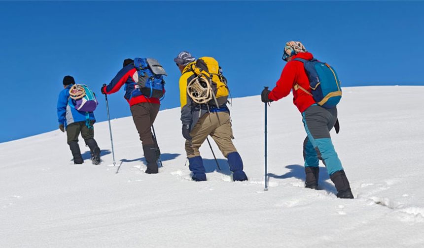 Hakkari'deki Vatan Tepesi'ne zorlu tırmanış