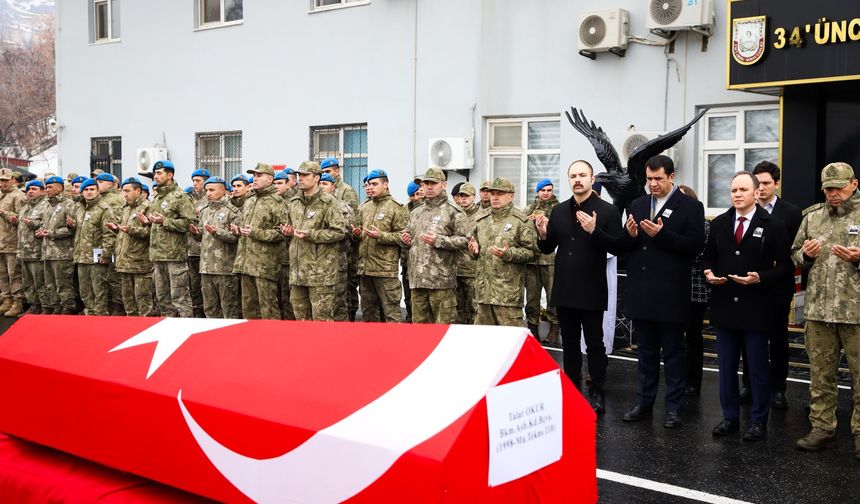 Hakkari'de şehit olan asker son yolculuğuna uğurladı