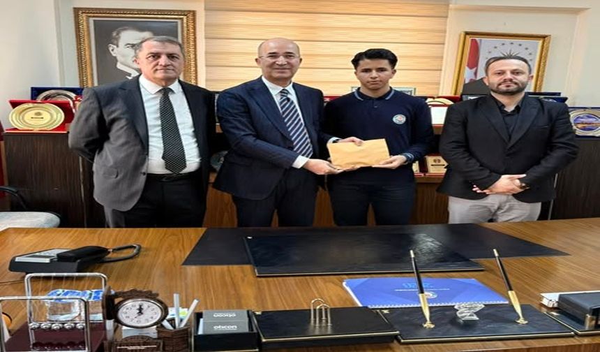 Başkan Büyüksu şampiyon öğrenciyi ağırladı