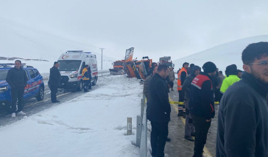 Van'da devrilen kar küreme aracındaki 2 kişi öldü