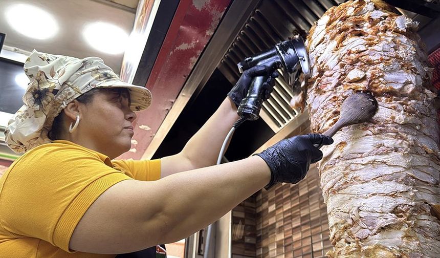 Hataylı depremzede kadın Aydın'da döner ustası oldu
