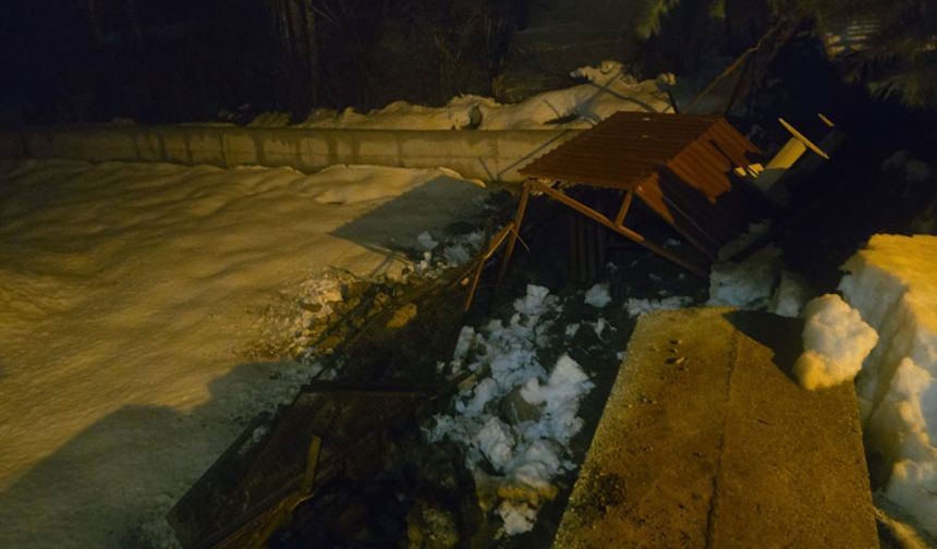 Hakkari'de istinat duvarı çöktü