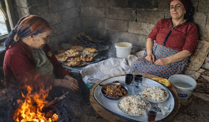 Hakkari’de Ramazan öncesi tandırlar yakıldı