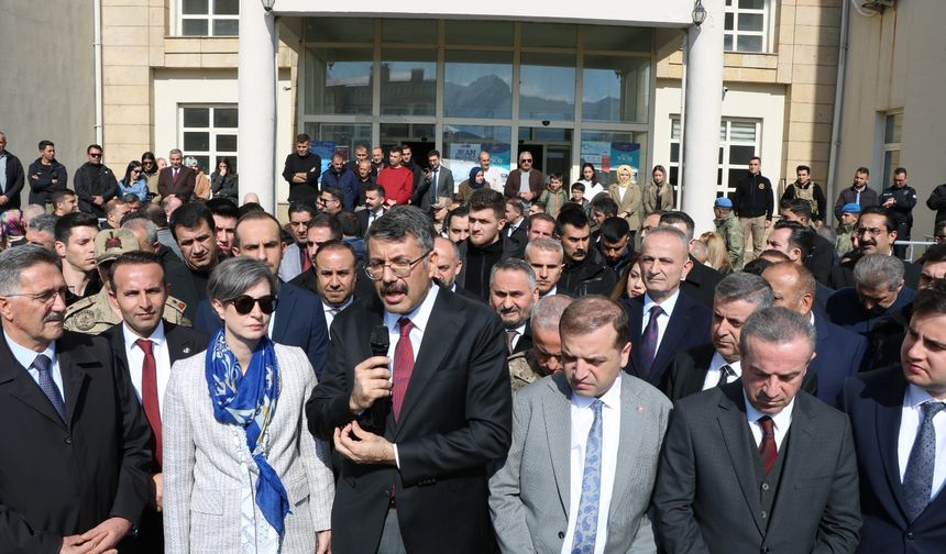 Bakan Yardımcısı Çelik Hakkari'den ayrıldı