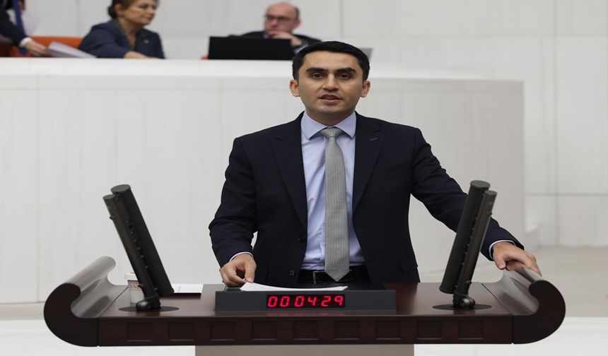 Parlak, Yüksekova Havalimanı’nı meclis gündemine taşıdı