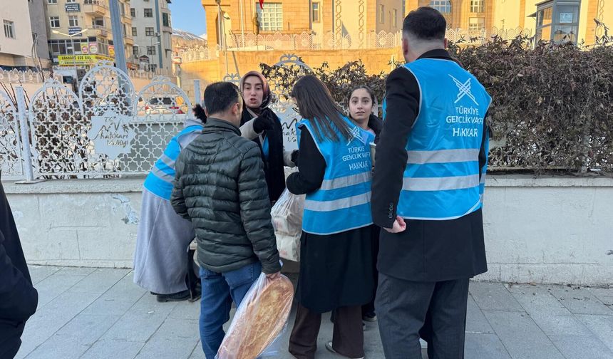 Hakkari  TÜGVA'nın ‘İftara 5 Kala’ etkinliği sürüyor