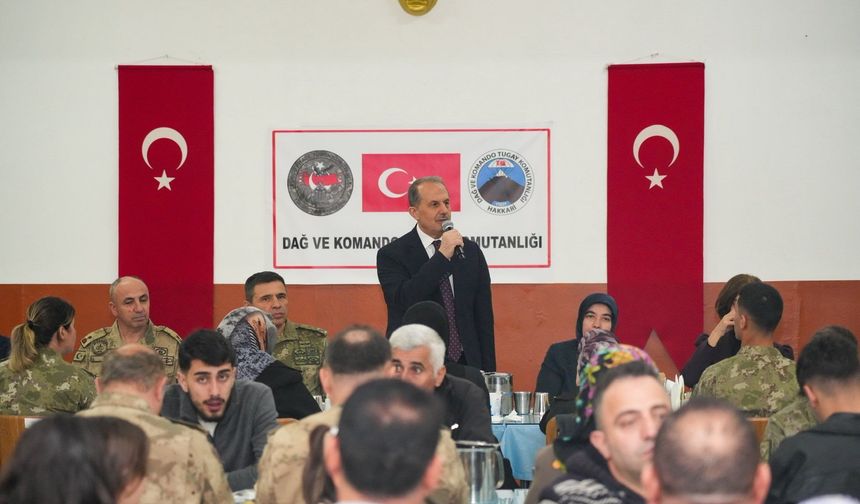 Vali Taşyapan, şehit yakınları ve gazilerle aynı sofrada