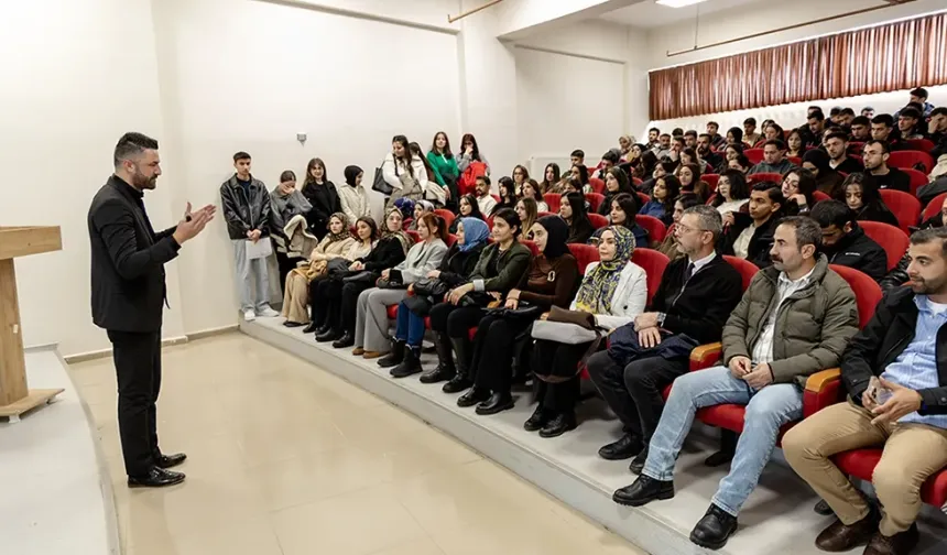 Üniversitede 18 Mart Çanakkale söyleşisi düzenlendi