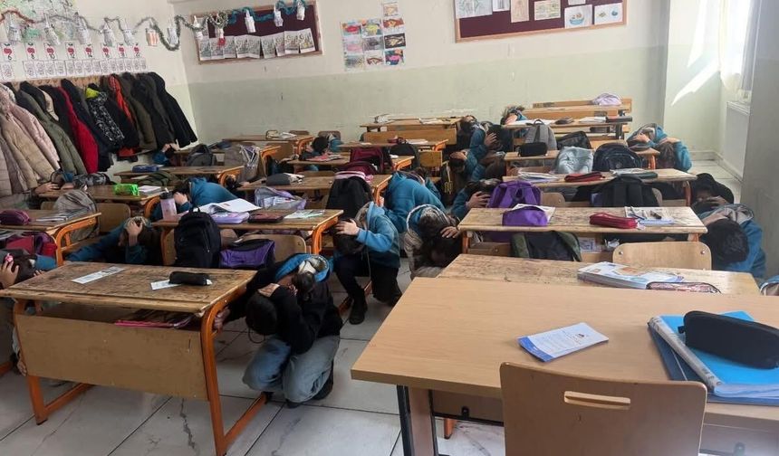 Hakkari’de öğrenciler afetlere karşı bilinçlendiriliyor