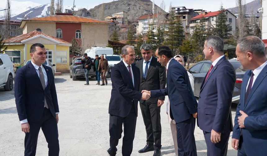 Vali Taşyapan’dan Hakkari İl Özel İdaresine ziyaret
