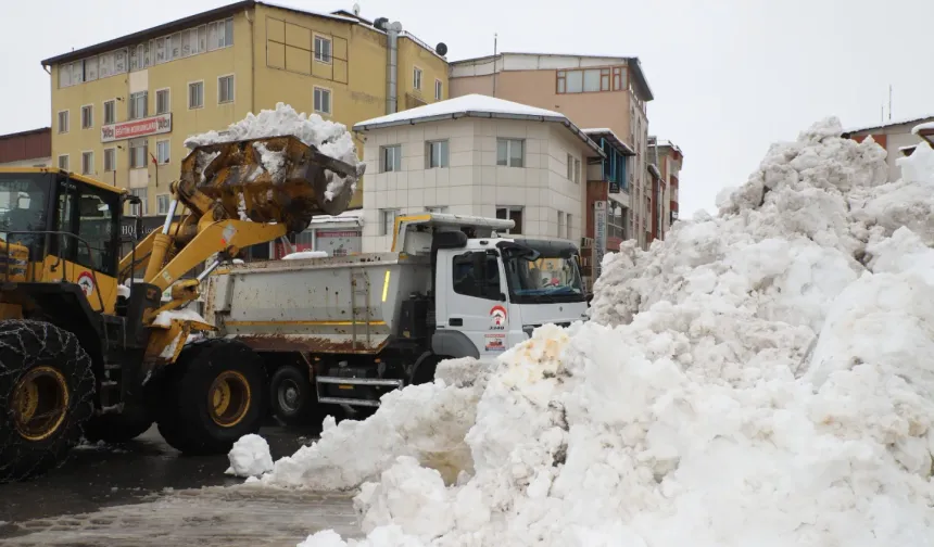 Hakkari’de karla mücadele seferberliği sürüyor