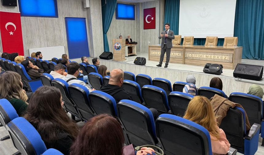 Hakkari'de aday öğretmenler bilgilendirme toplantısı