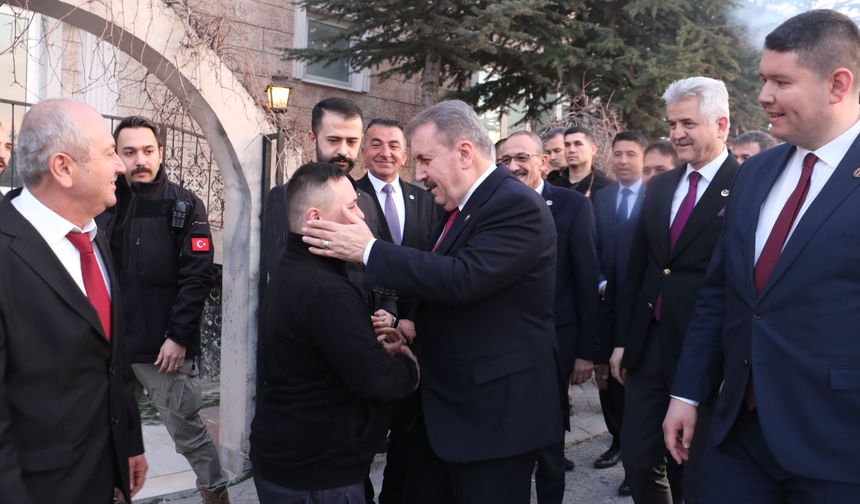 Destici: İran’ın gönderdiği füzelerin hesabı sorulur