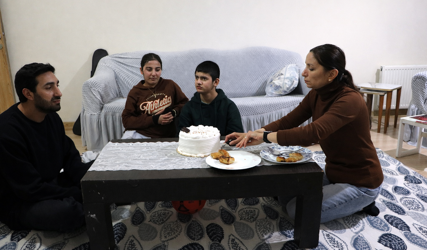 Öğretmeninden Ali’ye anlamlı doğum günü sürprizi