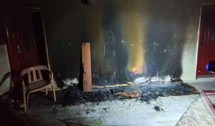 Şemdinli'de yangın: Bir ev kullanılamaz hale geldi