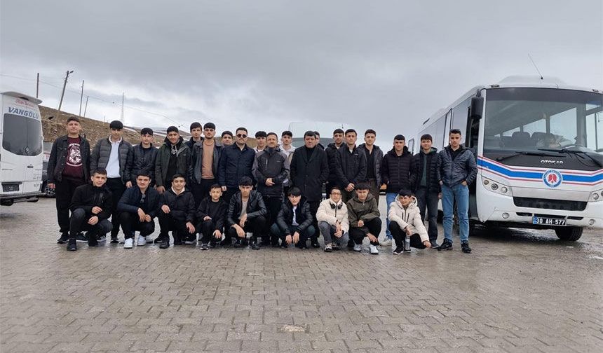 Hakkarili öğrencilerden İstanbul'a tarih ve kültür gezisi