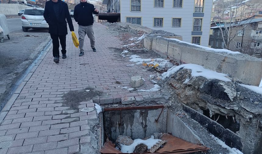 Hakkari’de açık bırakılan logar kapağı tehlike saçıyor