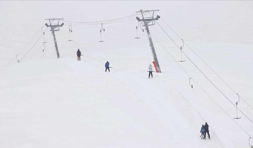 Kayak merkezlerinde en fazla kar Hakkari'de ölçüldü