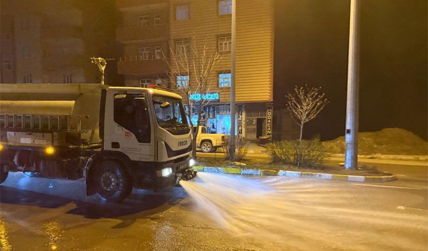 Şemdinli’de Bayram öncesi temizlik çalışması